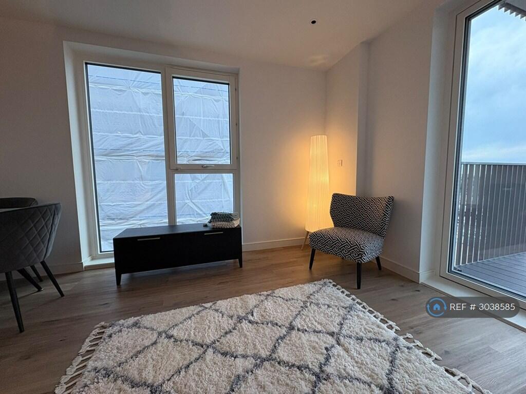 Apartment in Southall - View 3