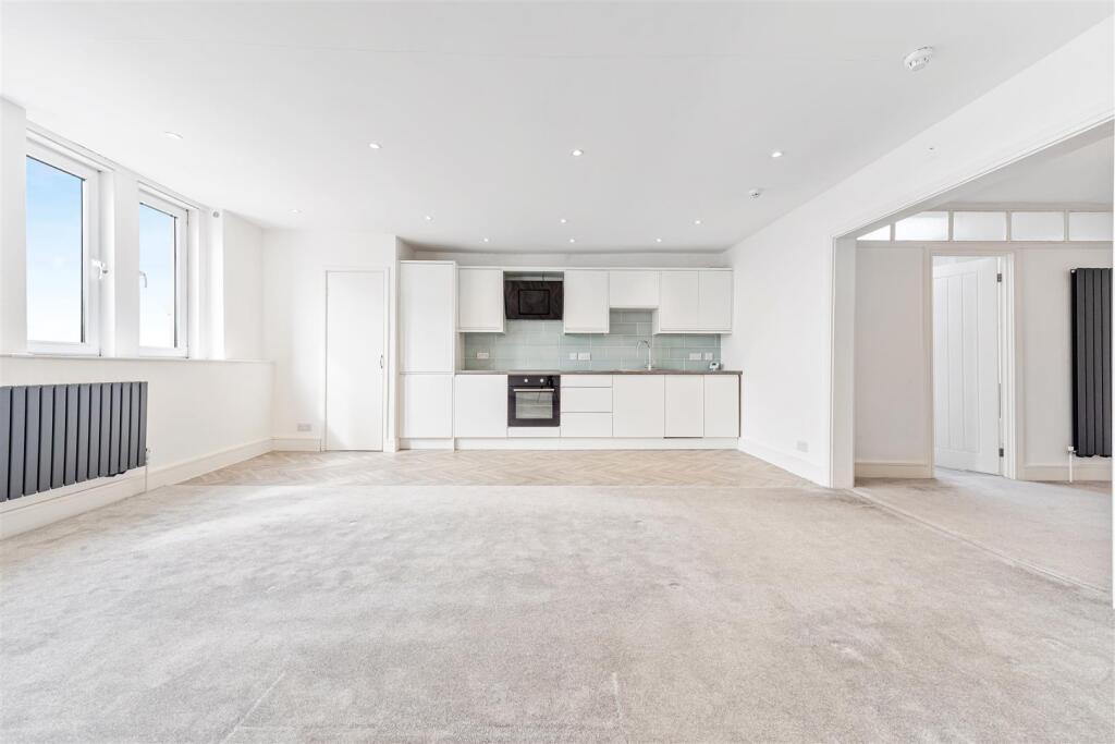 Apartment in Weston-super-Mare, Cliftonville - View 4
