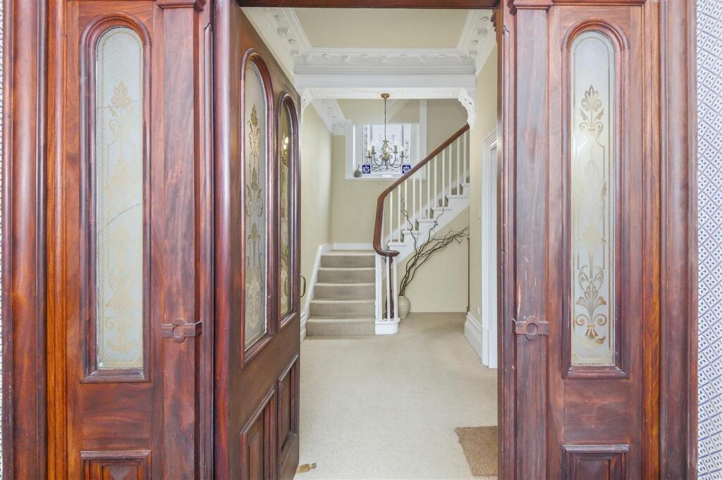 House in Calderdale, Wadsworth - More