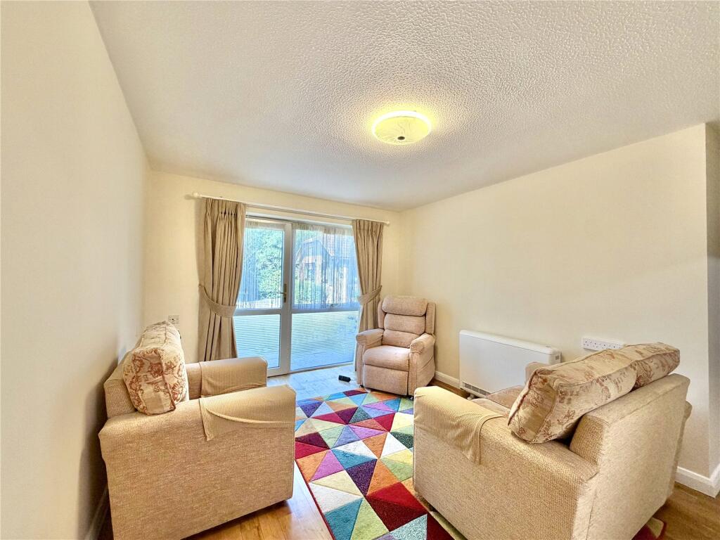 St. Georges Road East, Aldershot, Hampshire, GU12 photo 2