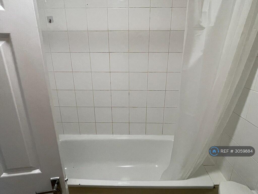 Apartment in Southall - View 5