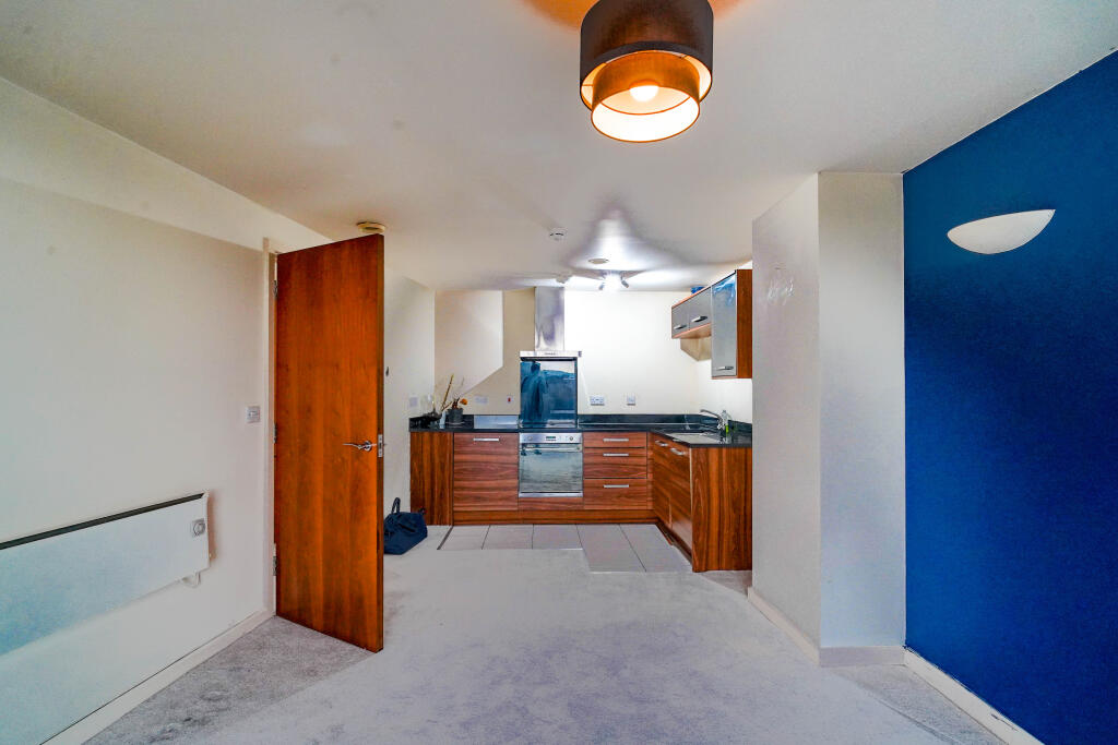 Apartment in Bradford, Little Germany, Barkerend - View 5