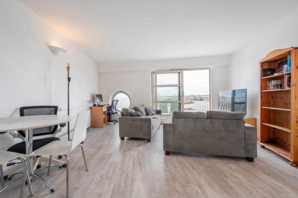 Main image of property: Cascades Tower,
4 Westferry Road, E14