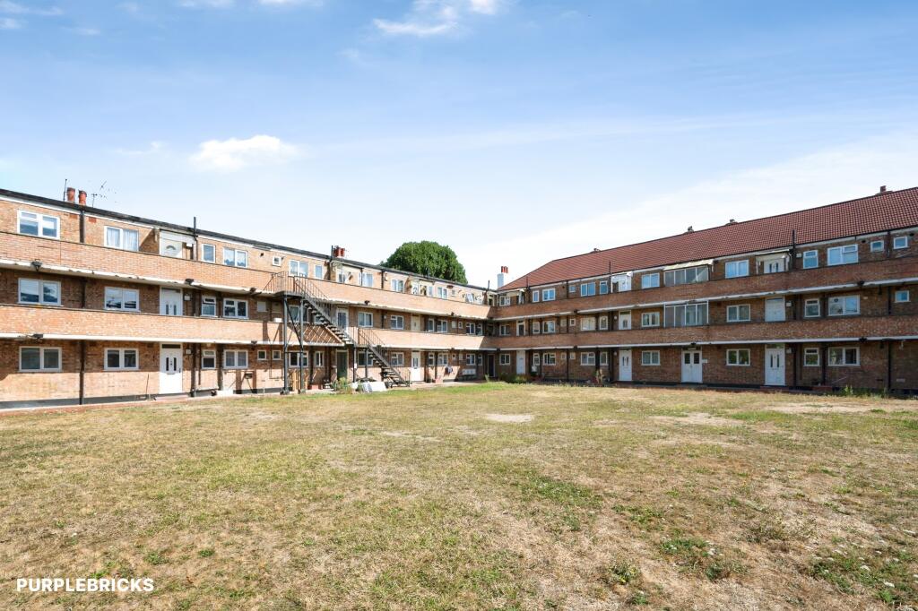 Apartment in Sunbury-on-Thames, Surrey