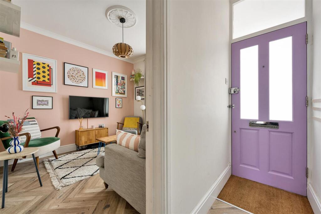 House in London, Leytonstone - More