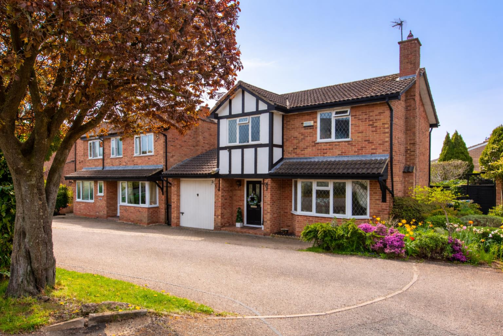 4-bed detached on Wessex Close, Kettering, £350,000