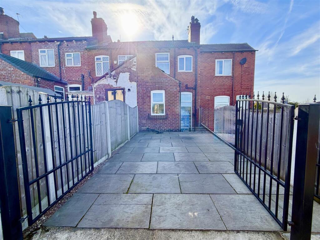 House in Leeds, Kippax - View 2