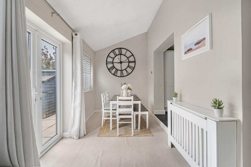 Apartment in Farnham, Shortheath - View 5