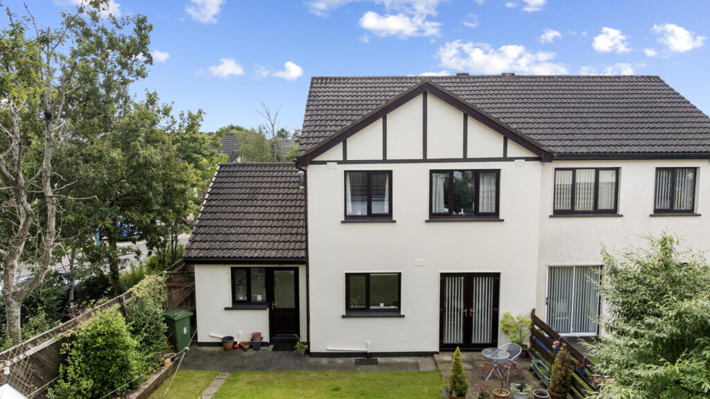 6 Crovens Close, Governors Hill, Douglas, IM2 7AQ photo 2