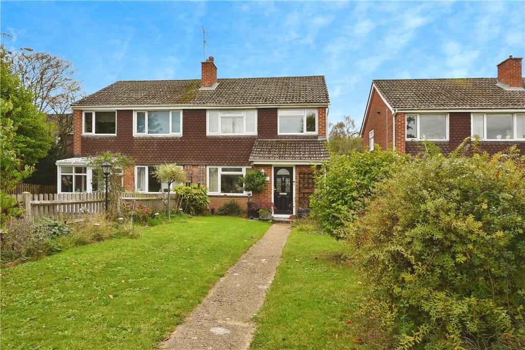 3-bed semi-detached on Kinver Close, Romsey, Hampshire, £340,000