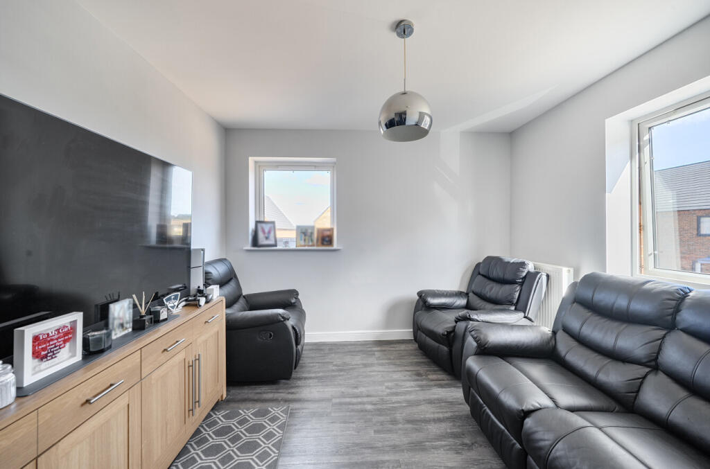 House in Houghton Regis, Central Bedfordshire - View 5