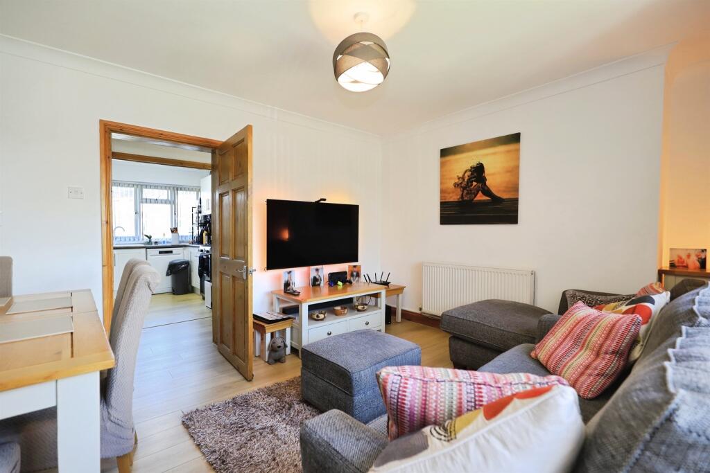 Apartment in Wolverhampton, Wood End - View 4