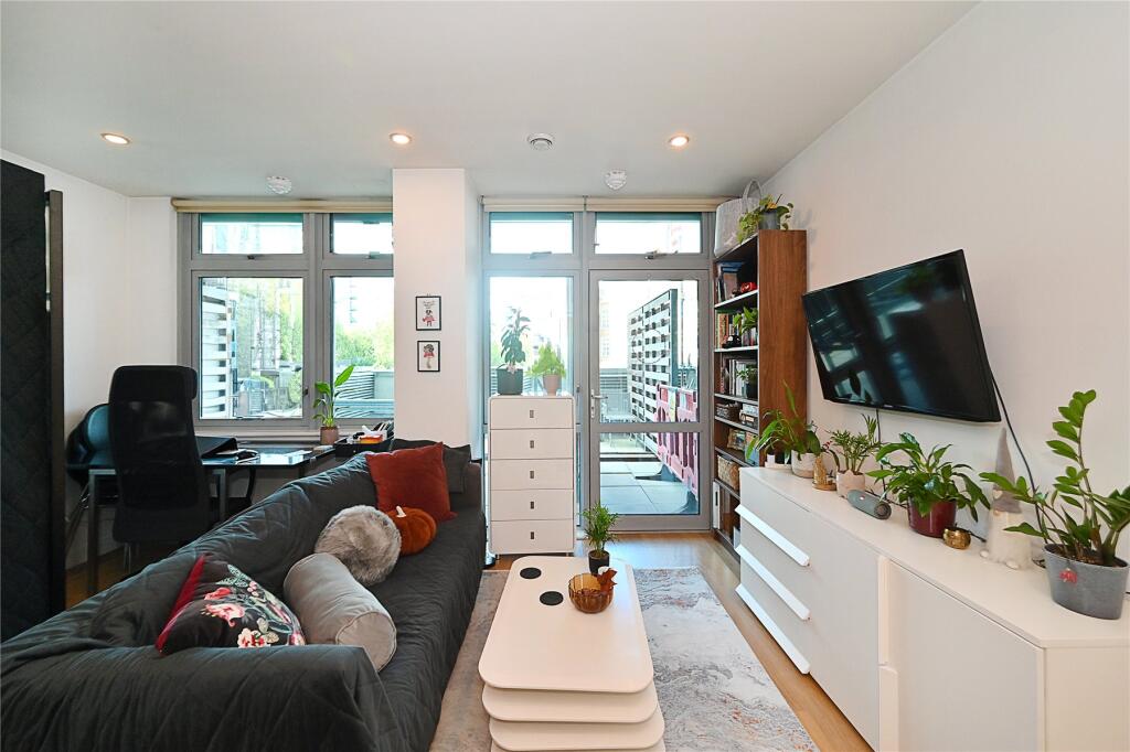 Ross Way, London, E14 - View 5