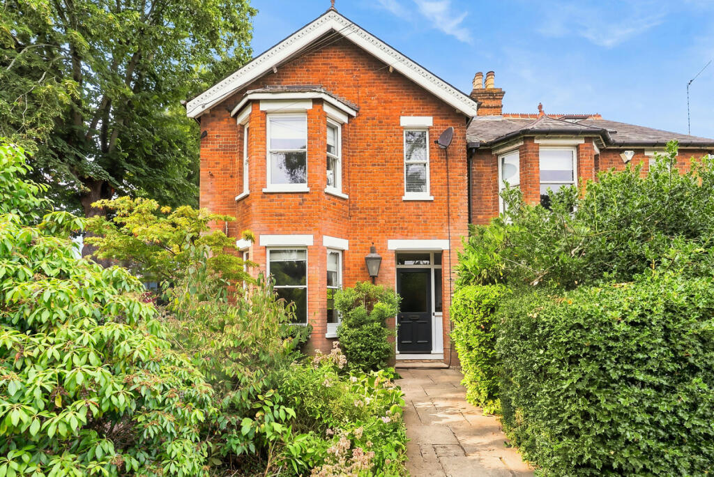 Main image of property: Furze Platt Road, Maidenhead, SL6