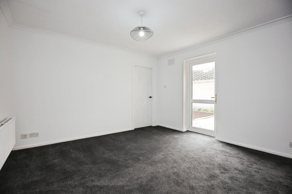 Randolph Close, Leamington Spa photo 4