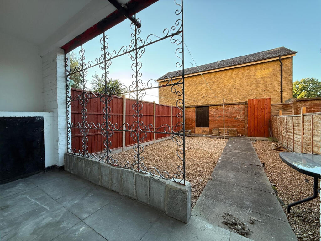 4 bedroom flat for rent