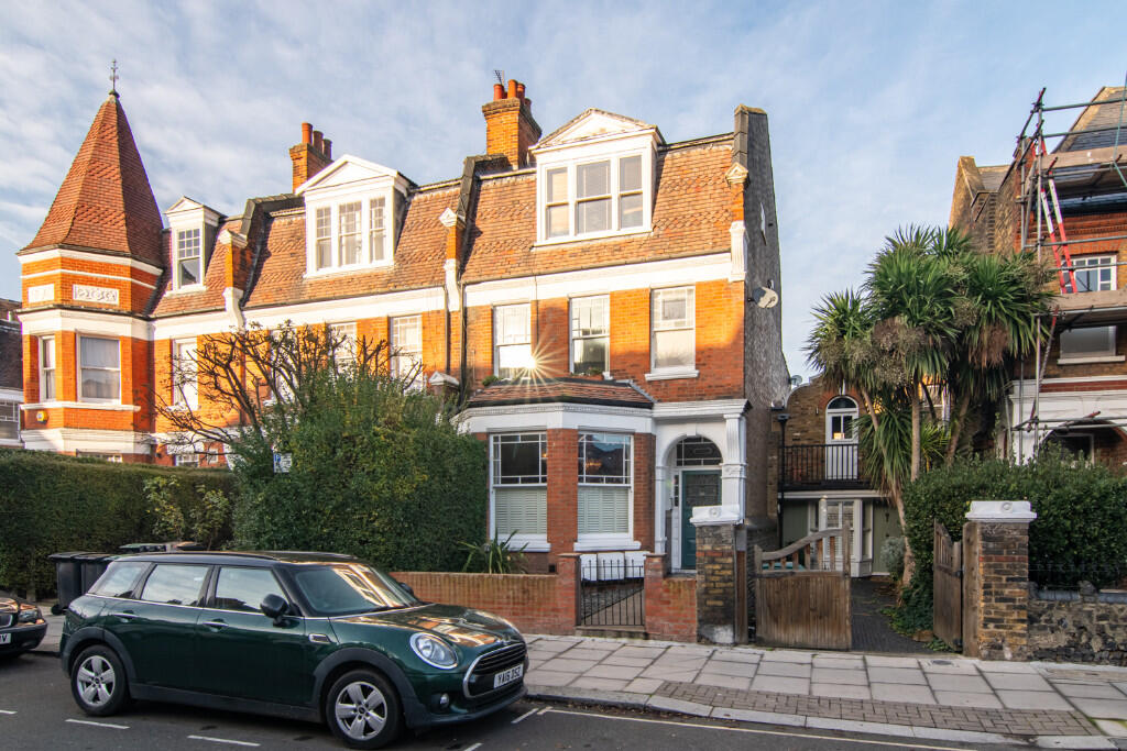Main image of property: Weston Park, London, N8