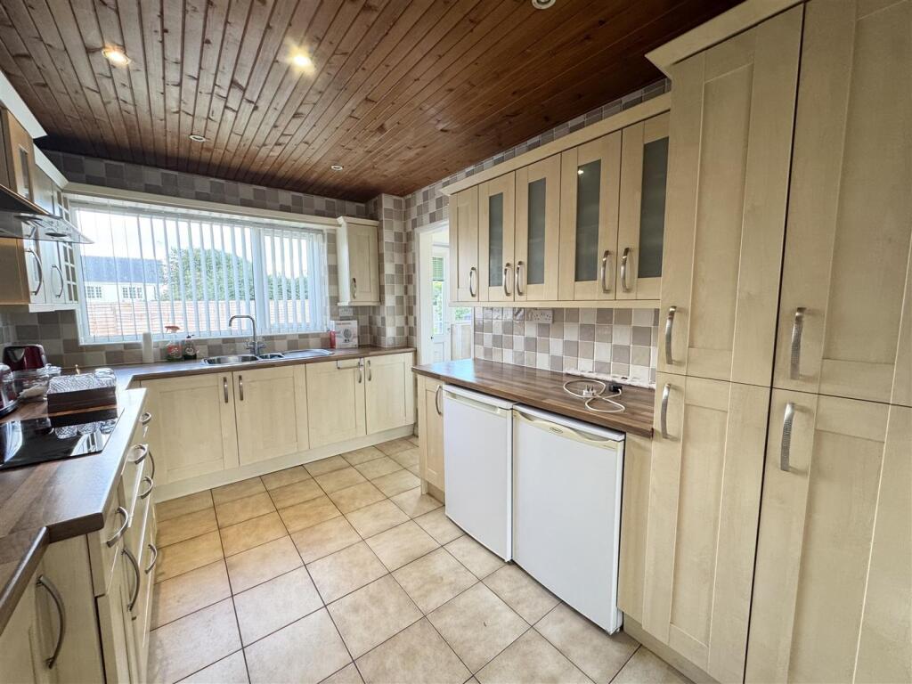 Radcliffe Drive, Halesowen photo 3