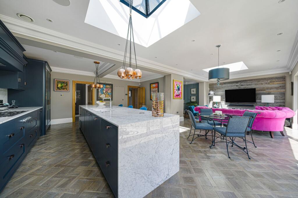 House in London - View 2