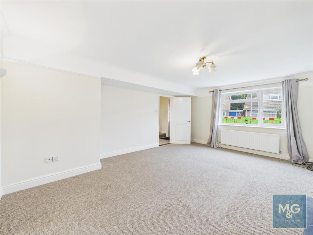 Conyers Way, Great Barton, Bury St. Edmunds photo 3