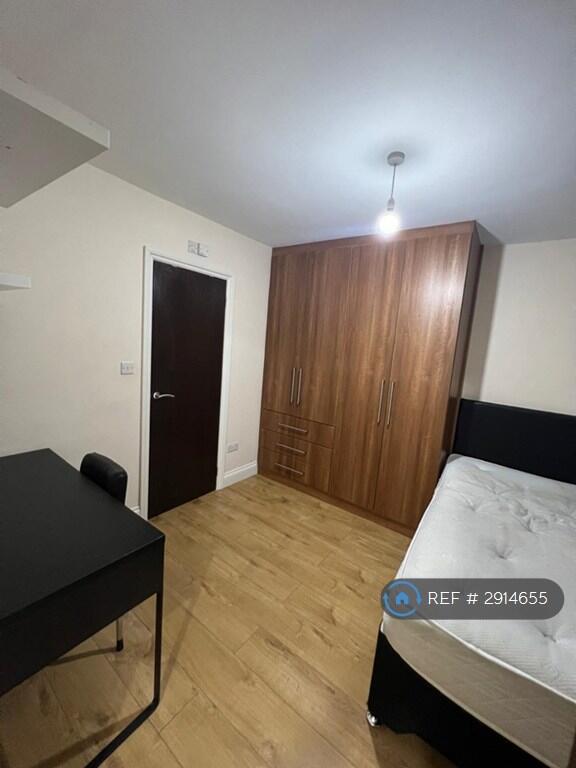 4 bedroom flat for rent