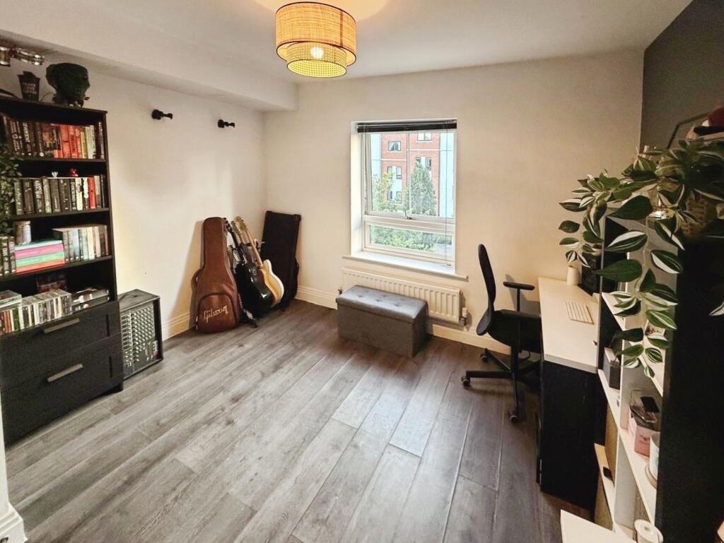 Apartment in Binfield, Bracknell Forest - More