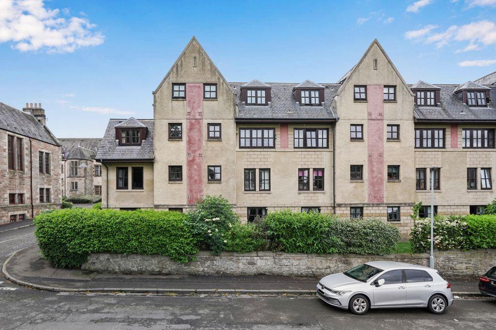 2-bed flat on 78/7 Park Avenue, Duddingston, Edinburgh, EH15 1JP, £70,000