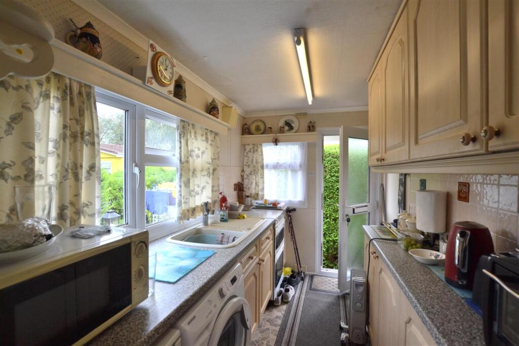 Green Glades, Grange Estate, Church Crookham - View 5