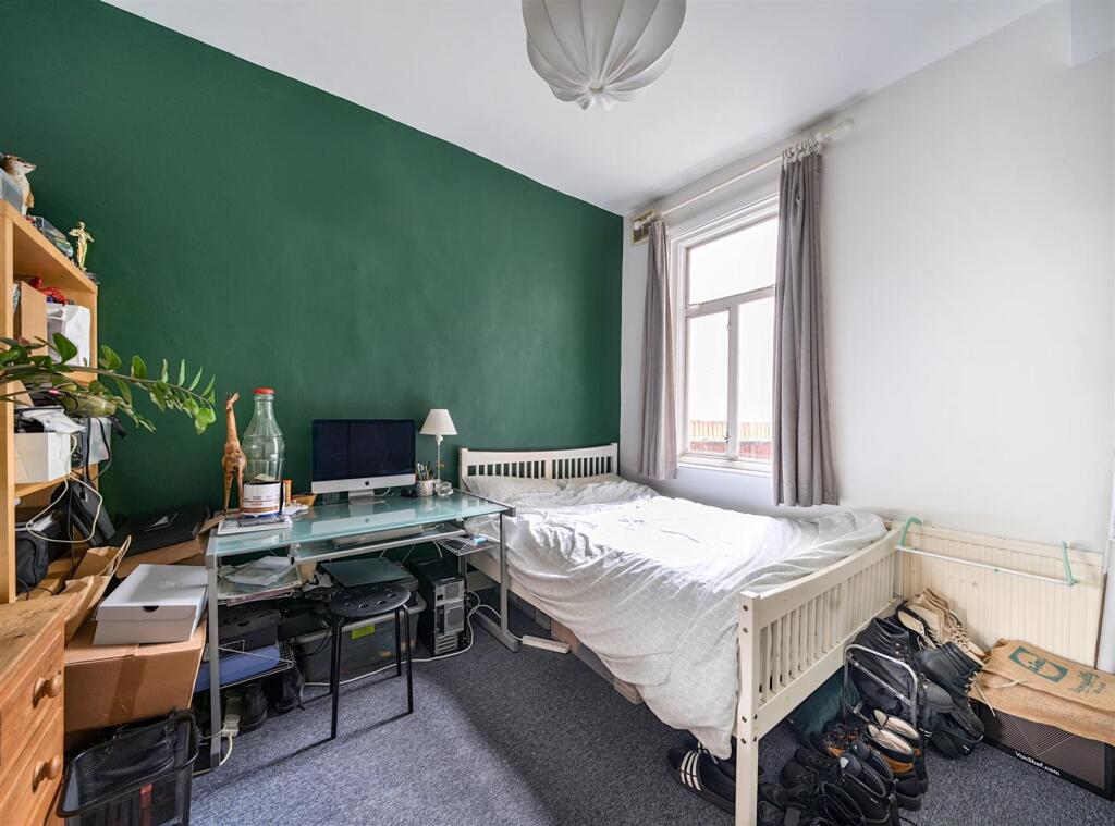 Apartment in London - More