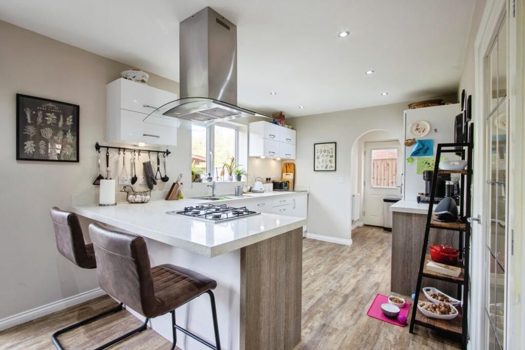 Rosewood Drive, Dewsbury, West Yorkshire, WF12 - View 6