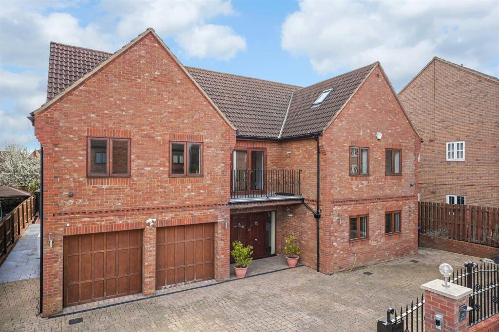 Main image of property: Ashford Crescent, Grange Farm, Milton Keynes