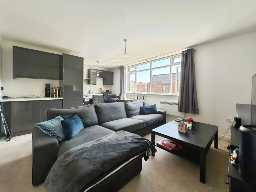 Main image of property: New Road, Hythe, Southampton, SO45 6BP