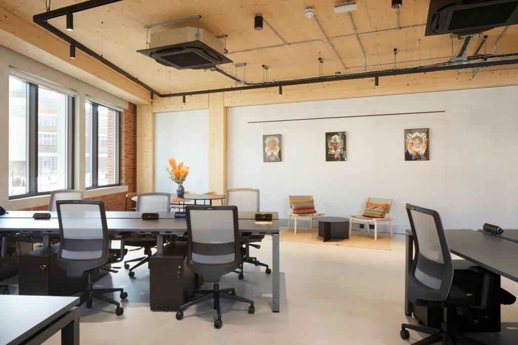 Studios office 21.jpg