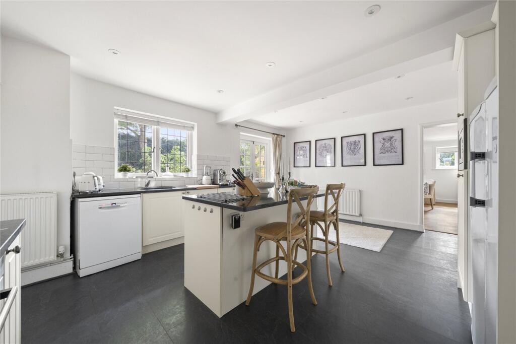 House in Weybridge - View 4