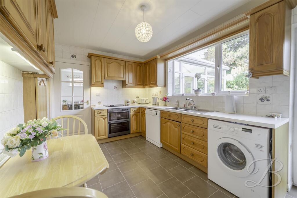 House in Mansfield, Nottinghamshire - View 2