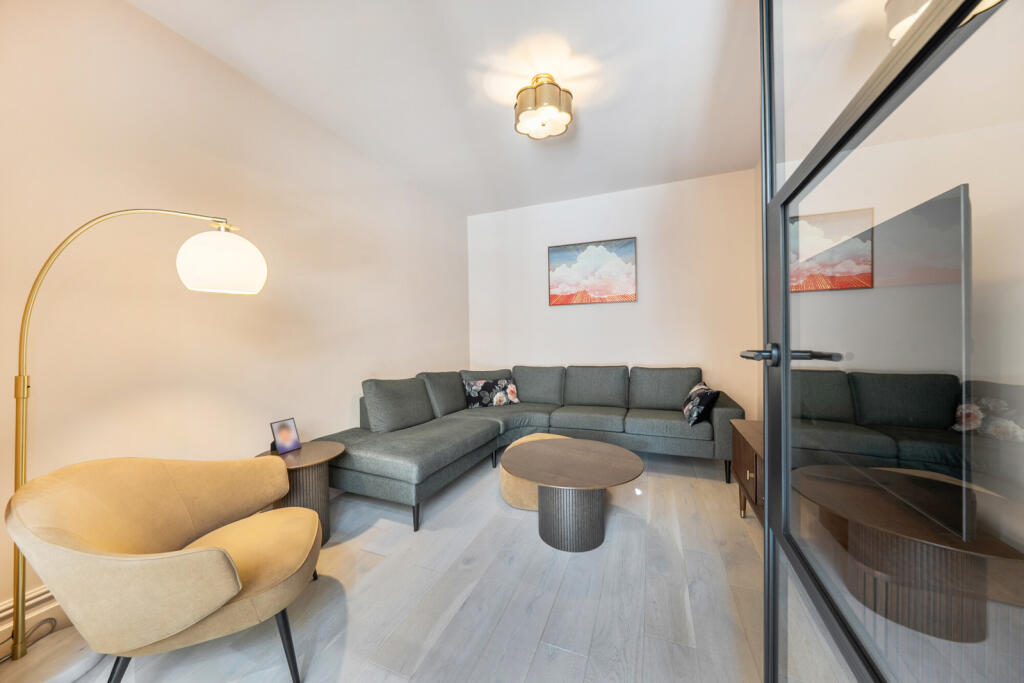 House in Harrow - View 5