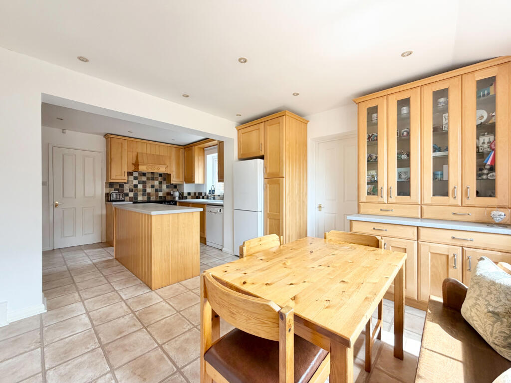 House in Dacorum, Tring - More