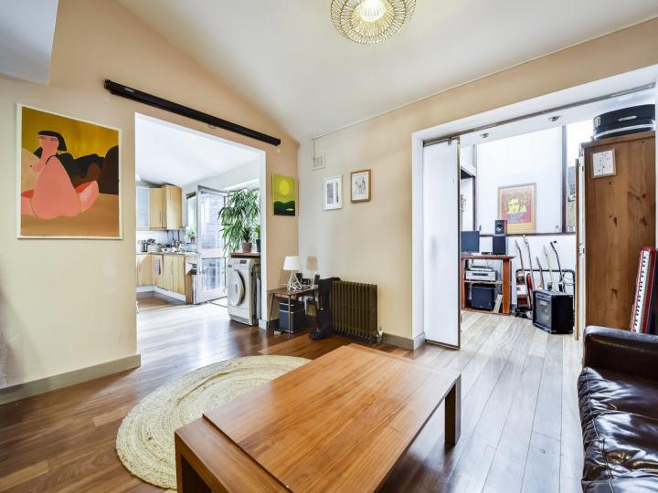 Main image of property: Cleveland Way, London, E1
