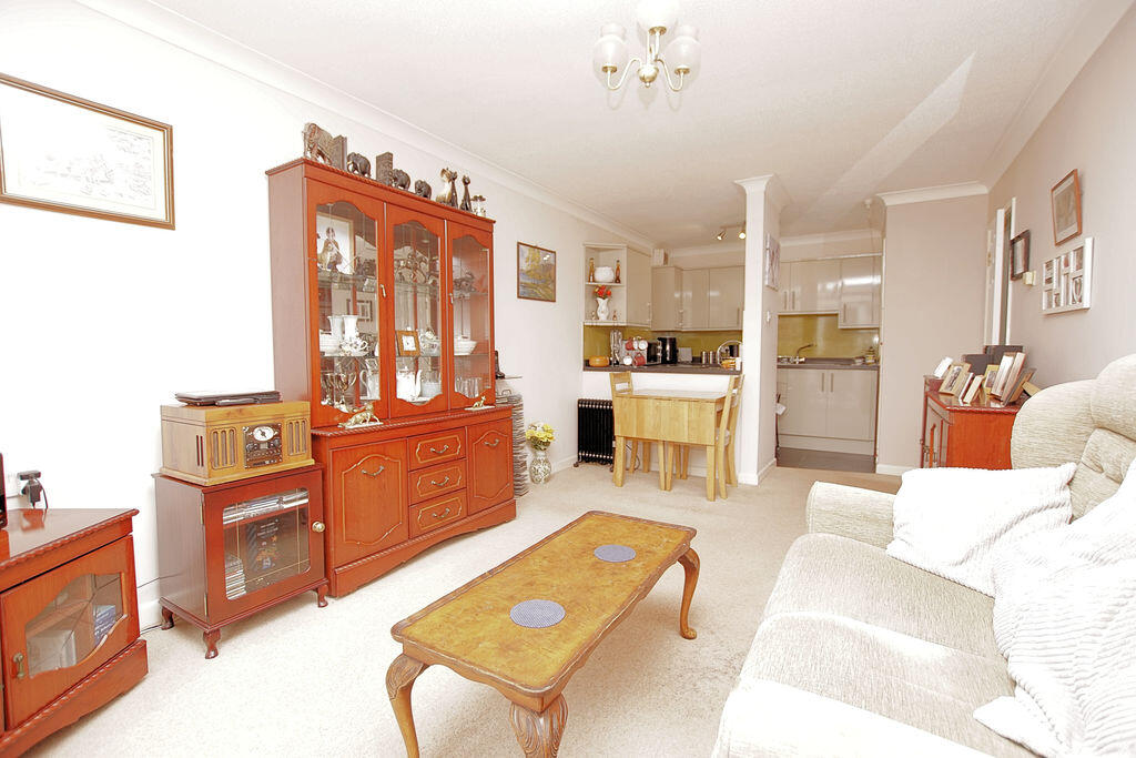 Berkeley Court, Lee-On-The-Solent, PO13 photo 4