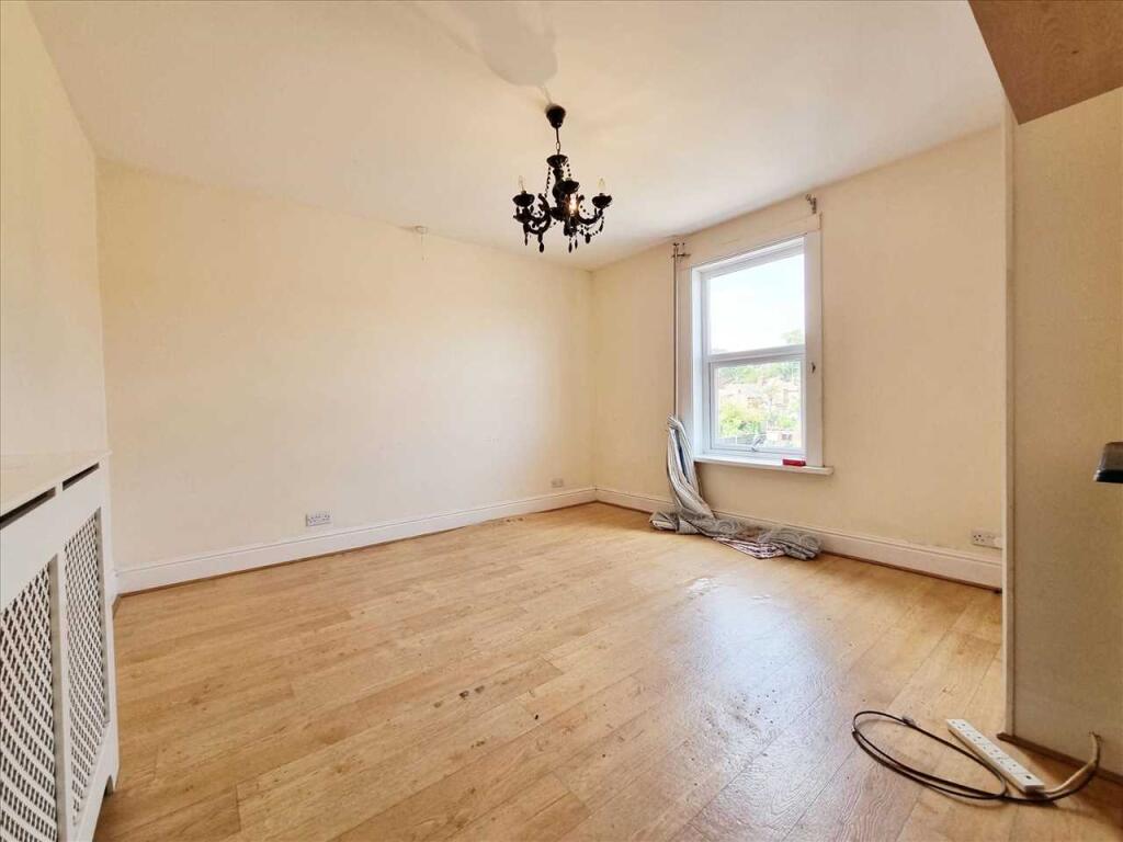 House in North Kesteven, Sleaford - More
