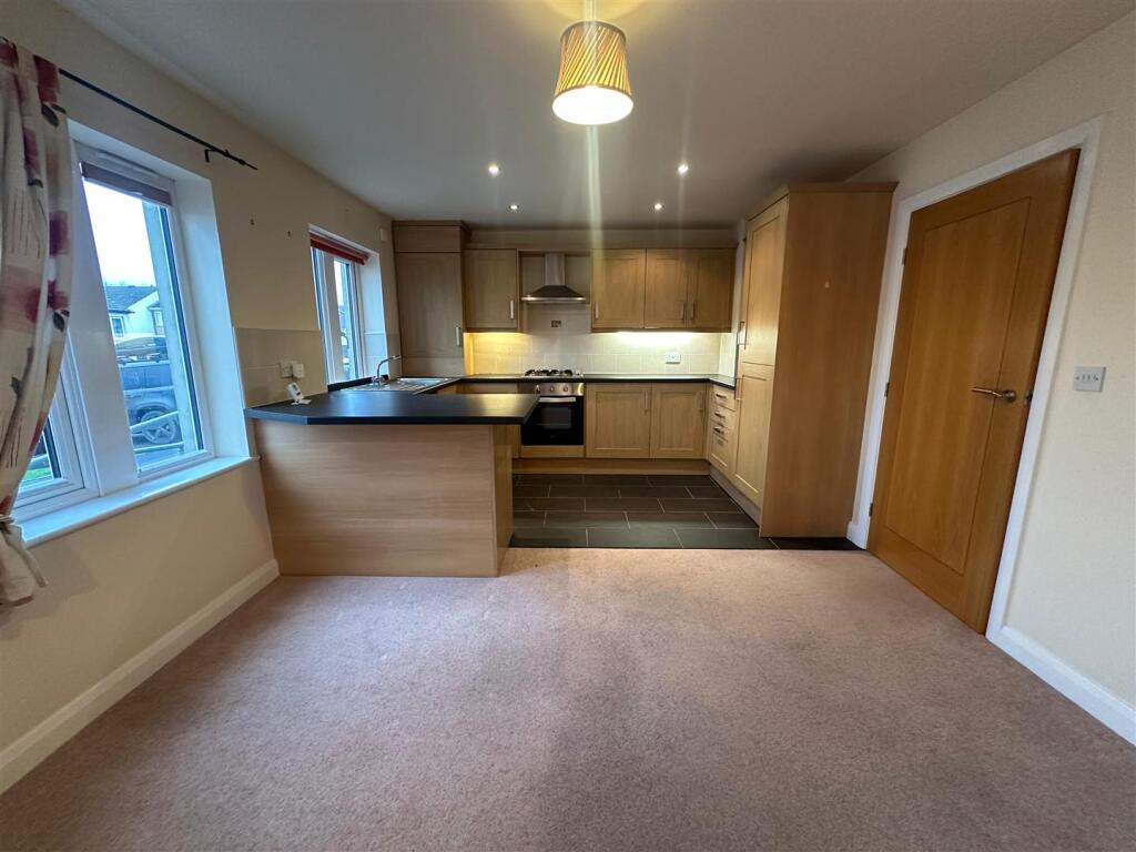 Deer Hill Court, Meltham HD9 photo 4