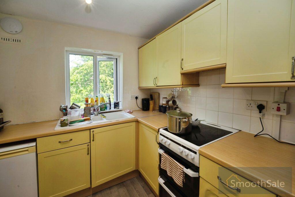 Apartment in Leeds, Alwoodley - View 5