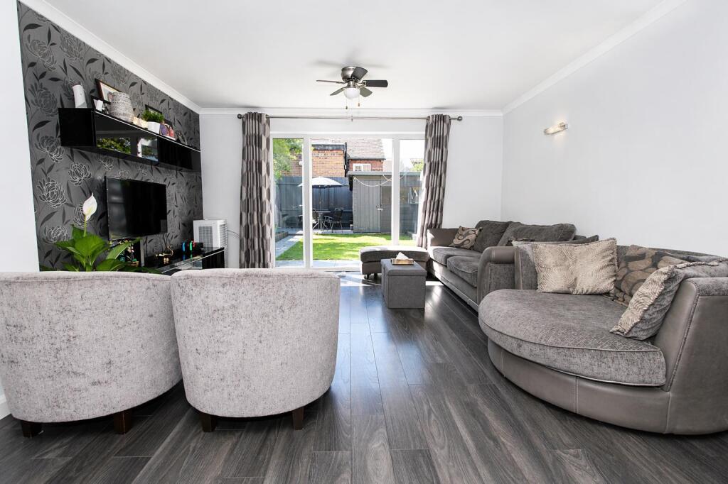 House in London, Morden - More