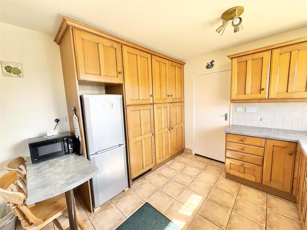 Birch Tree Crescent, Kirkby-In-Ashfield, Nottingham photo 5