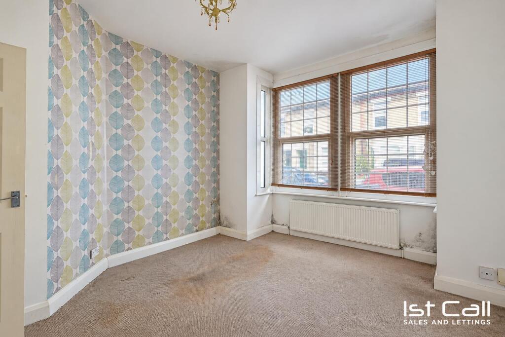 Apartment in Southend-on-Sea, Essex - View 5