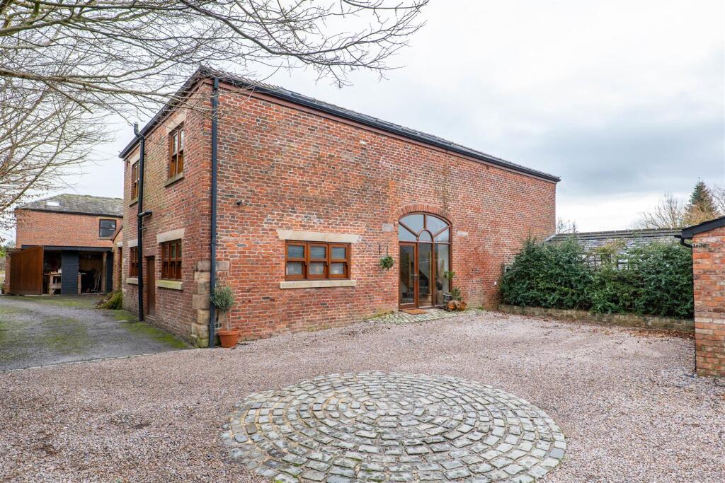 Main image of property: The Square, Walton-Le-Dale, Preston