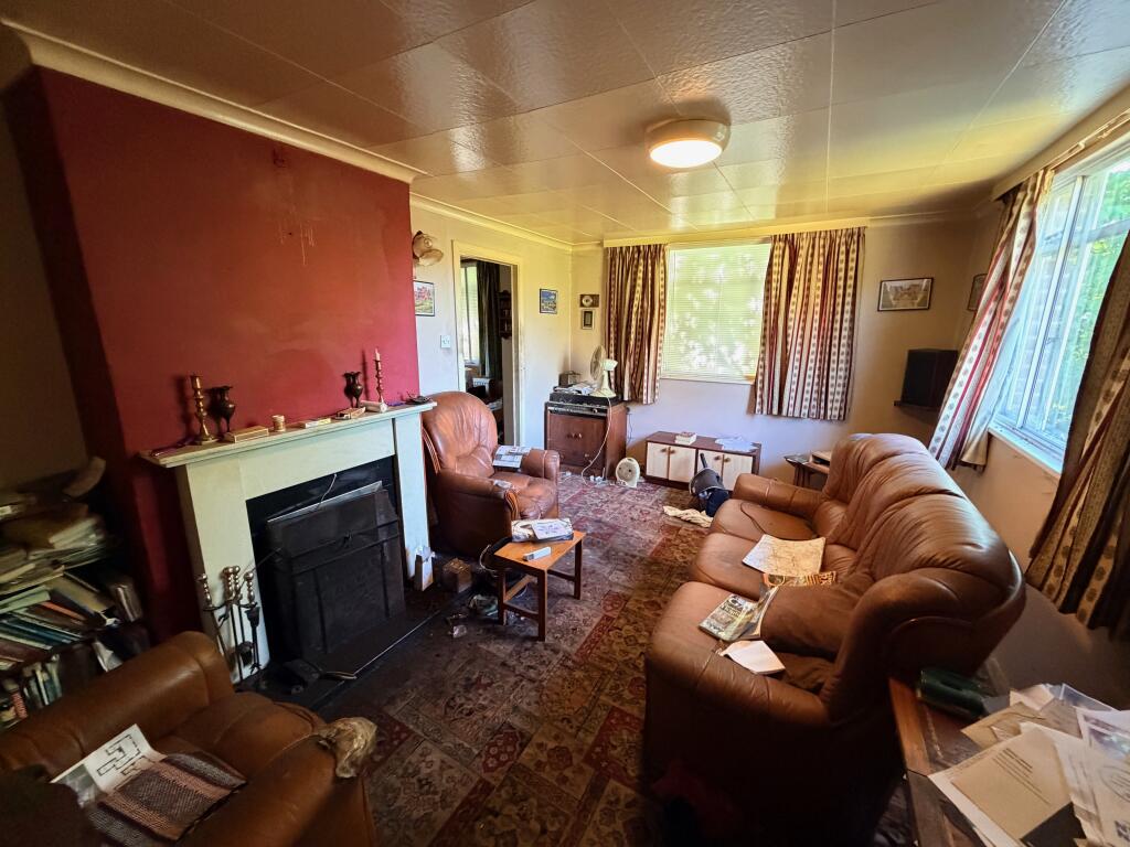 15 Donisthorpe Lane, Moira, Swadlincote, Derbyshire DE12 6AZ photo 3