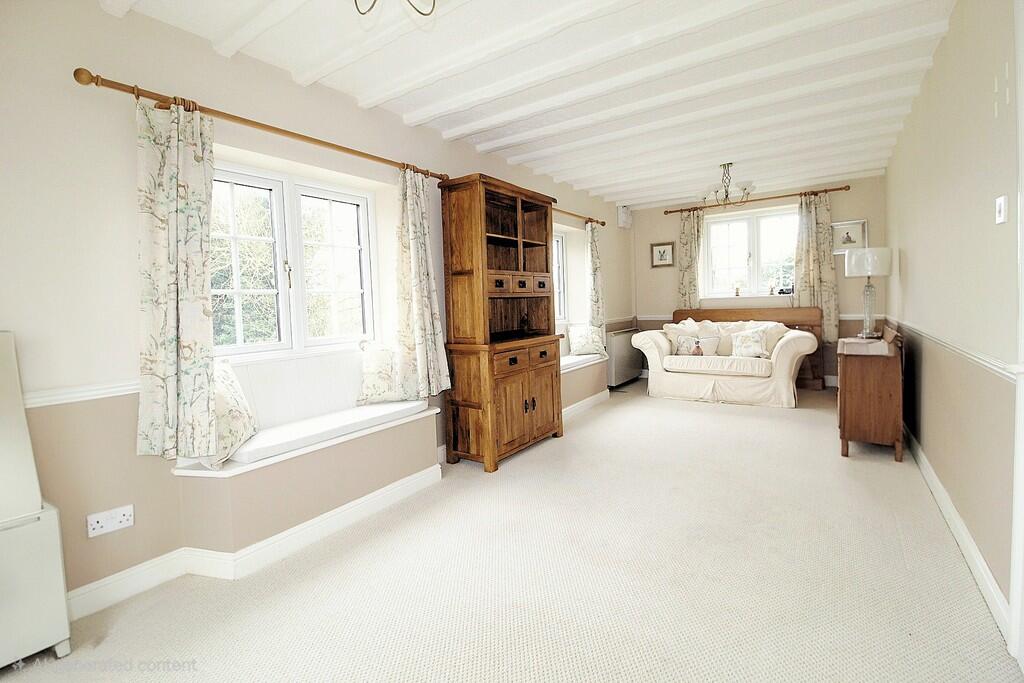 House in Westbury - View 5