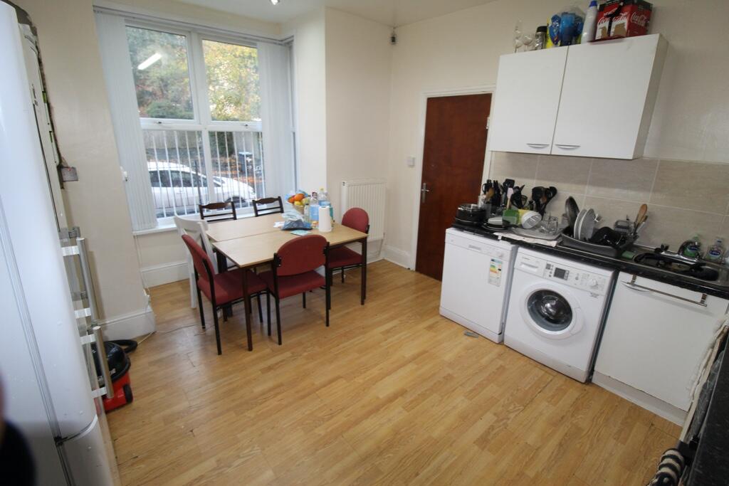 House in Leeds, West Yorkshire - View 4