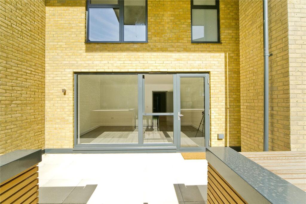 3 bedroom maisonette for rent